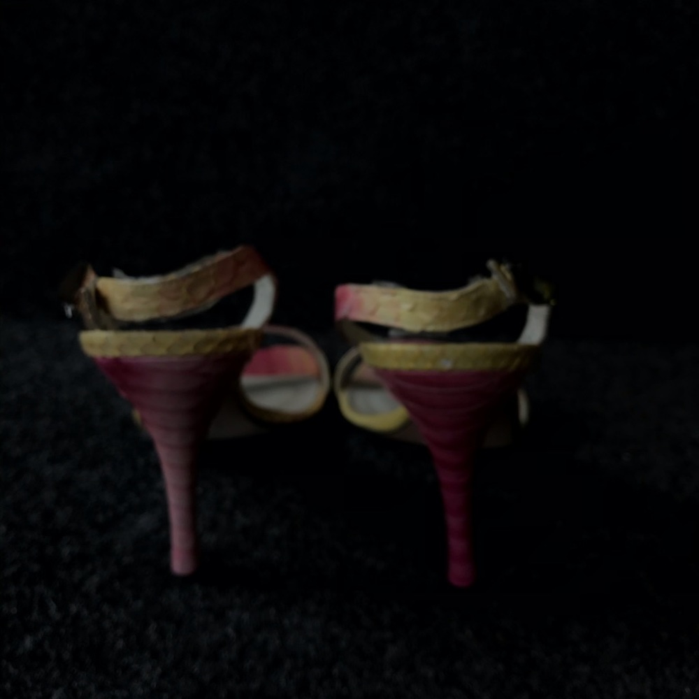 Stuart Weitzman - Picture 3 of 5